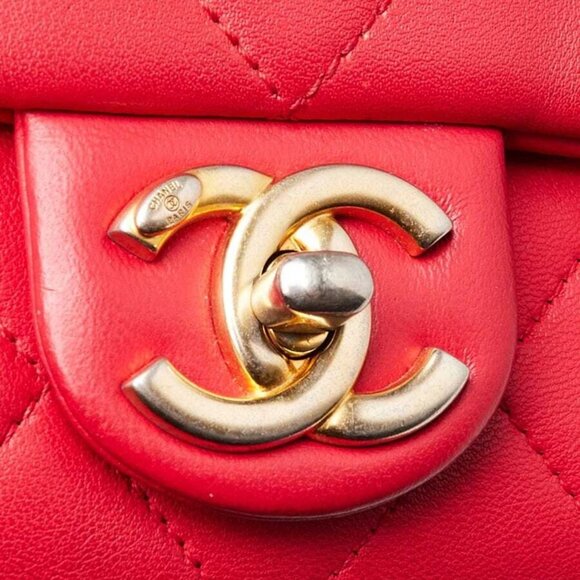 Chanel Red Quilted Lambskin Leather Medium In The Loop Bag - Picture 5 of 11